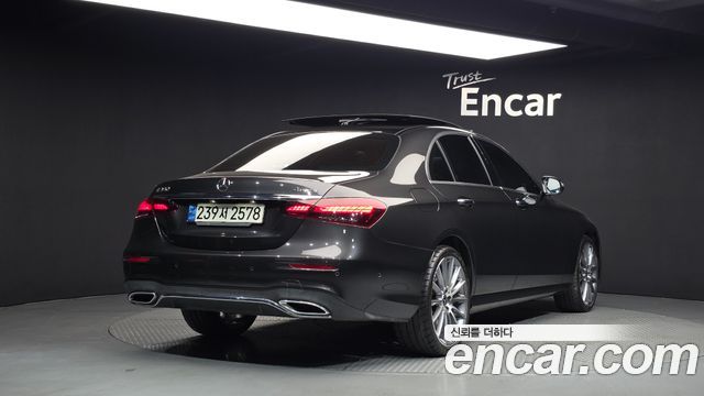 Mercedes-Benz E-Class 2022 — photo 2