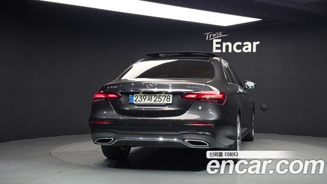 Mercedes-Benz E-Class 2022 — photo 4