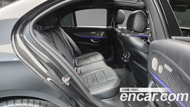 Mercedes-Benz E-Class 2022 — photo 18