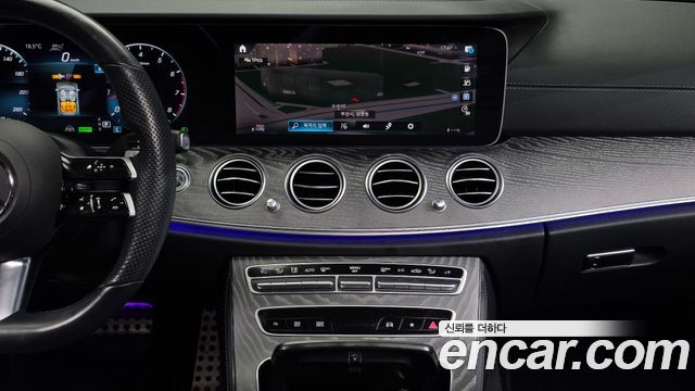 Mercedes-Benz E-Class 2022 — photo 20