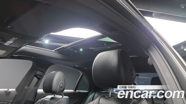 Mercedes-Benz E-Class 2022 — photo 22
