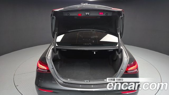 Mercedes-Benz E-Class 2022 — photo 26