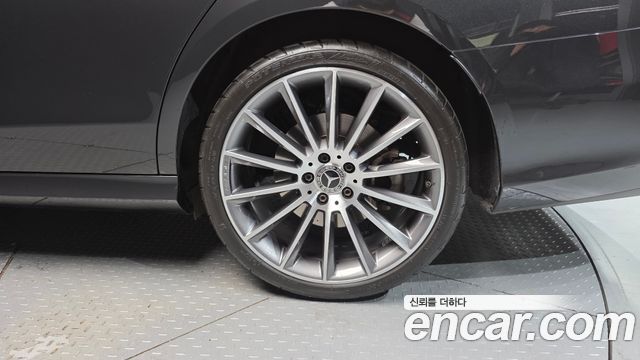 Mercedes-Benz E-Class 2022 — photo 7