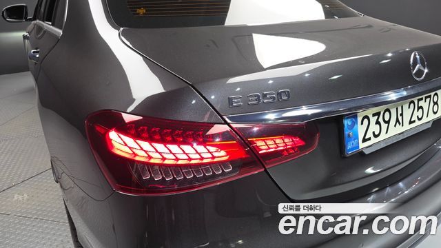 Mercedes-Benz E-Class 2022 — photo 9