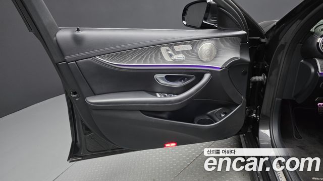 Mercedes-Benz E-Class 2022 — photo 14