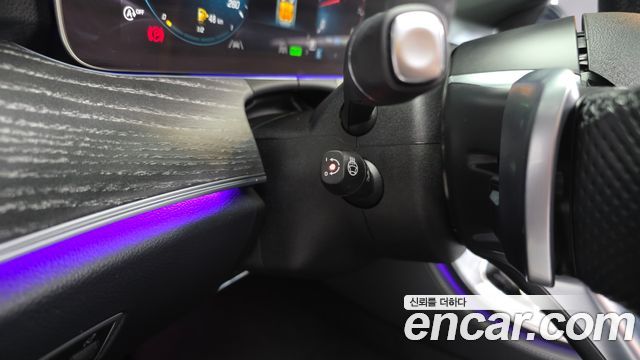 Mercedes-Benz E-Class 2022 — photo 27