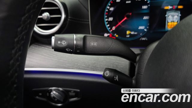 Mercedes-Benz E-Class 2022 — photo 29
