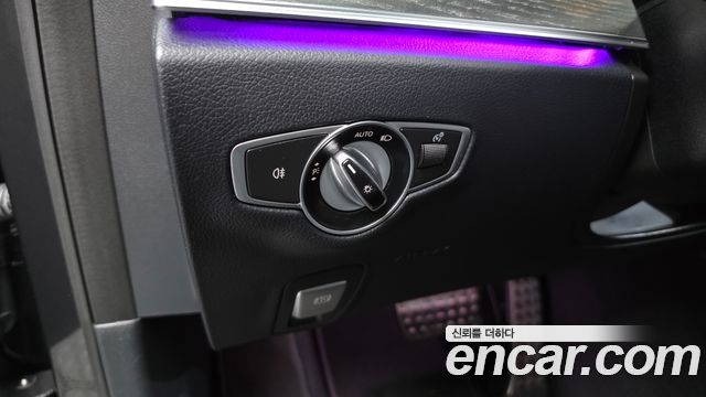 Mercedes-Benz E-Class 2022 — photo 32