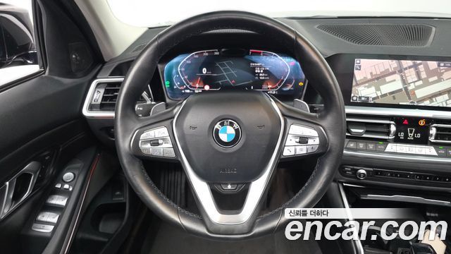 BMW 3-Series 2021 — photo 19