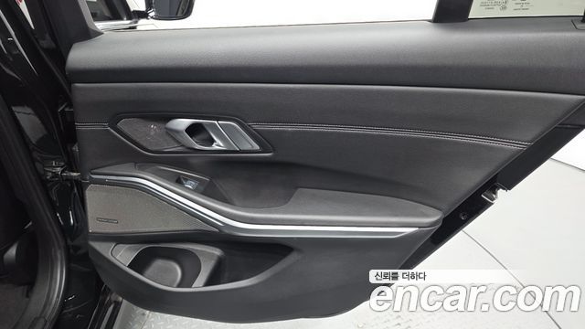 BMW 3-Series 2021 — photo 15