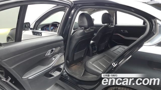 BMW 3-Series 2021 — photo 16