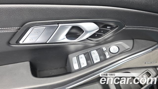 BMW 3-Series 2021 — photo 28