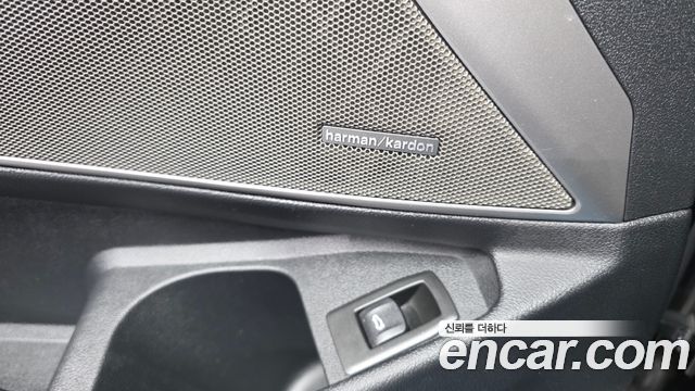 BMW 3-Series 2021 — photo 33