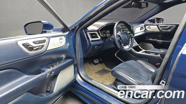 Lincoln Continental 2018 — photo 13
