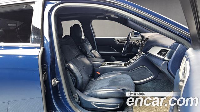 Lincoln Continental 2018 — photo 17