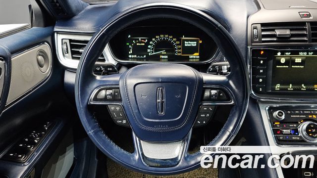Lincoln Continental 2018 — photo 19