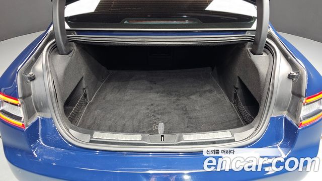 Lincoln Continental 2018 — photo 26