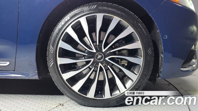 Lincoln Continental 2018 — photo 7