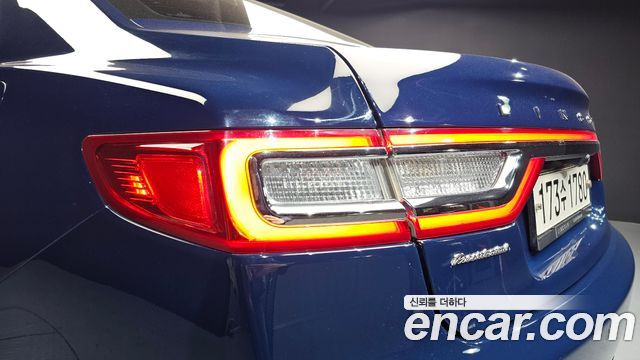 Lincoln Continental 2018 — photo 9