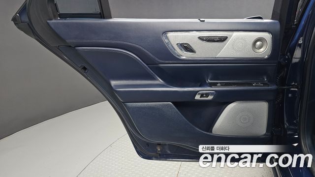 Lincoln Continental 2018 — photo 15