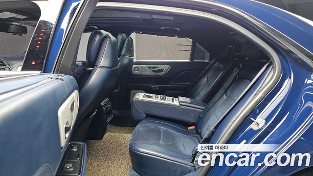 Lincoln Continental 2018 — photo 16