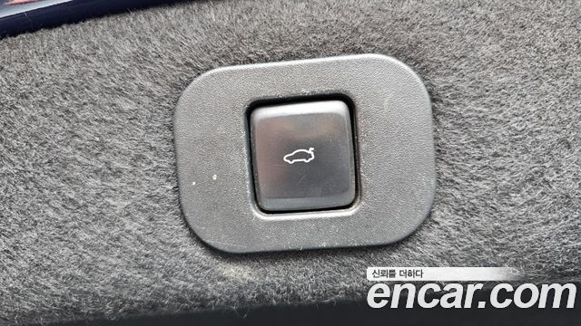 Lincoln Continental 2018 — photo 27
