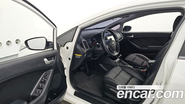 Kia K3 2015 — photo 13