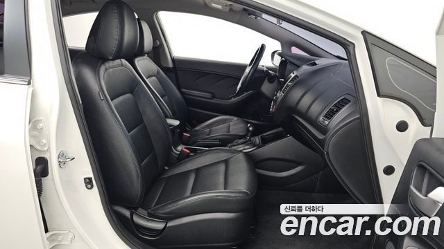 Kia K3 2015 — photo 17