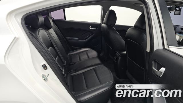 Kia K3 2015 — photo 18