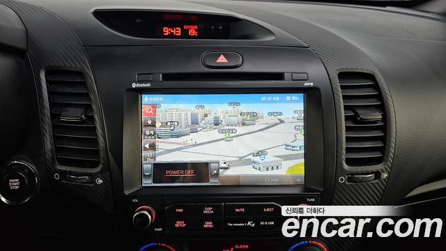 Kia K3 2015 — photo 20