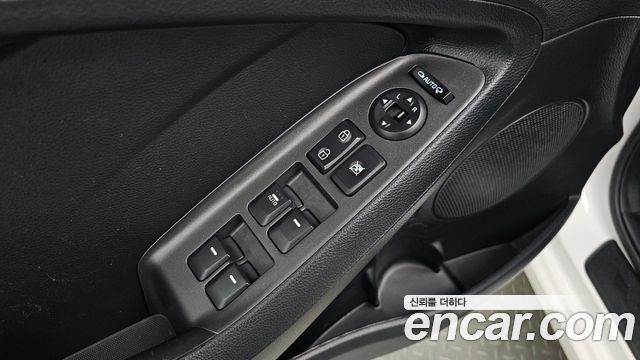 Kia K3 2015 — photo 26