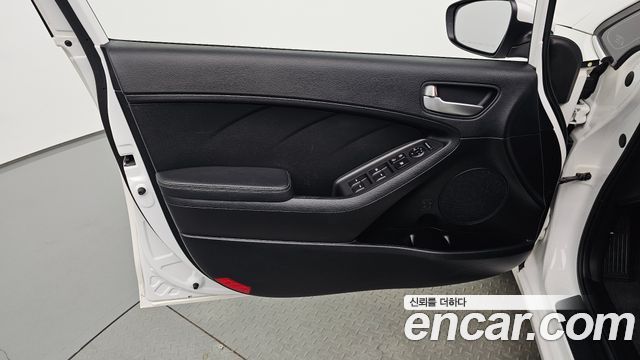 Kia K3 2015 — photo 14