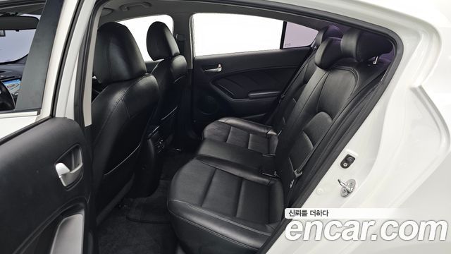 Kia K3 2015 — photo 16