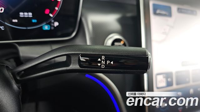 Mercedes-Benz GLC-Class 2025 — photo 12