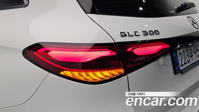 Mercedes-Benz GLC-Class 2025 — photo 9