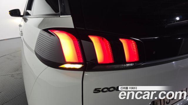 Peugeot 5008 2018 — photo 9