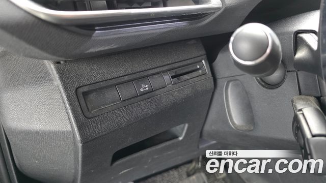 Peugeot 5008 2018 — photo 29