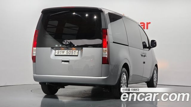 Hyundai Staria 2022 — photo 2