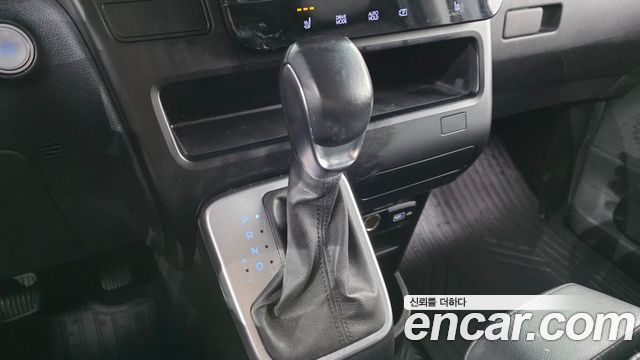 Hyundai Staria 2022 — photo 12
