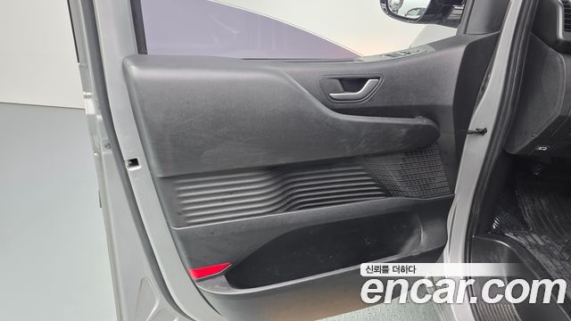 Hyundai Staria 2022 — photo 14