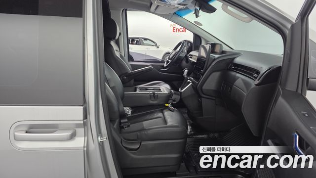 Hyundai Staria 2022 — photo 16