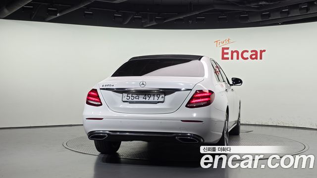 Mercedes-Benz E-Class 2019 — photo 4