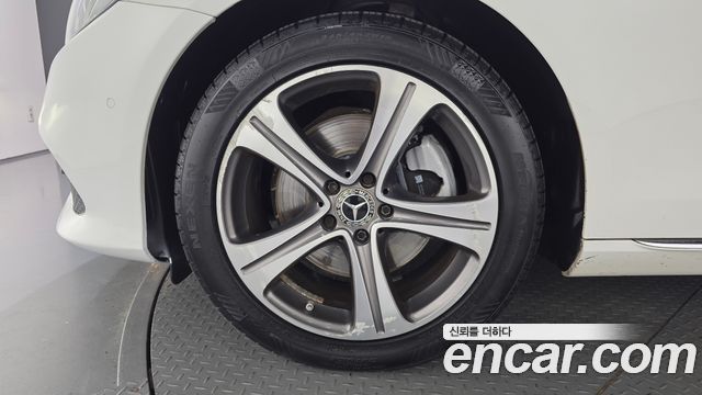 Mercedes-Benz E-Class 2019 — photo 5