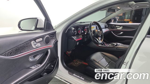 Mercedes-Benz E-Class 2019 — photo 13