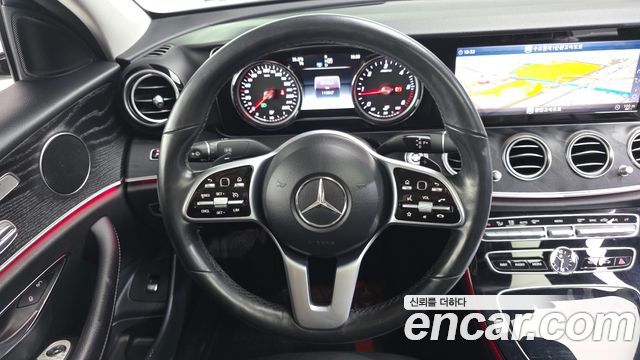 Mercedes-Benz E-Class 2019 — photo 19