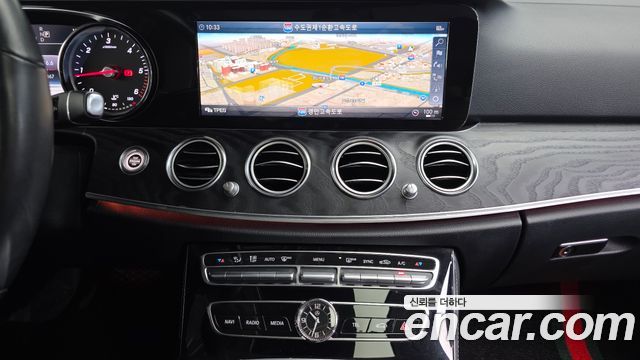 Mercedes-Benz E-Class 2019 — photo 20