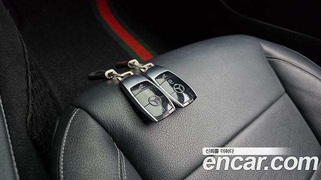Mercedes-Benz E-Class 2019 — photo 24
