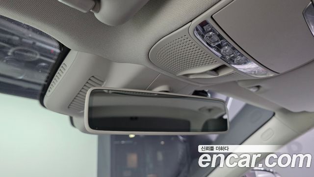 Mercedes-Benz E-Class 2019 — photo 25