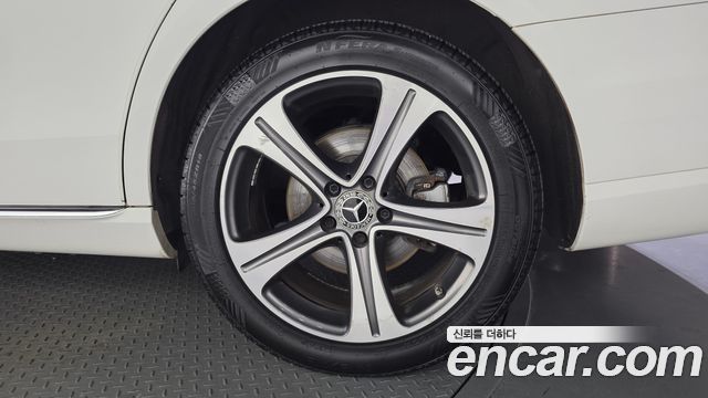 Mercedes-Benz E-Class 2019 — photo 7