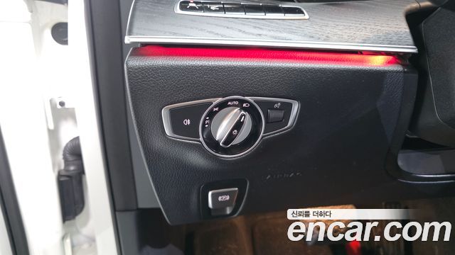 Mercedes-Benz E-Class 2019 — photo 29